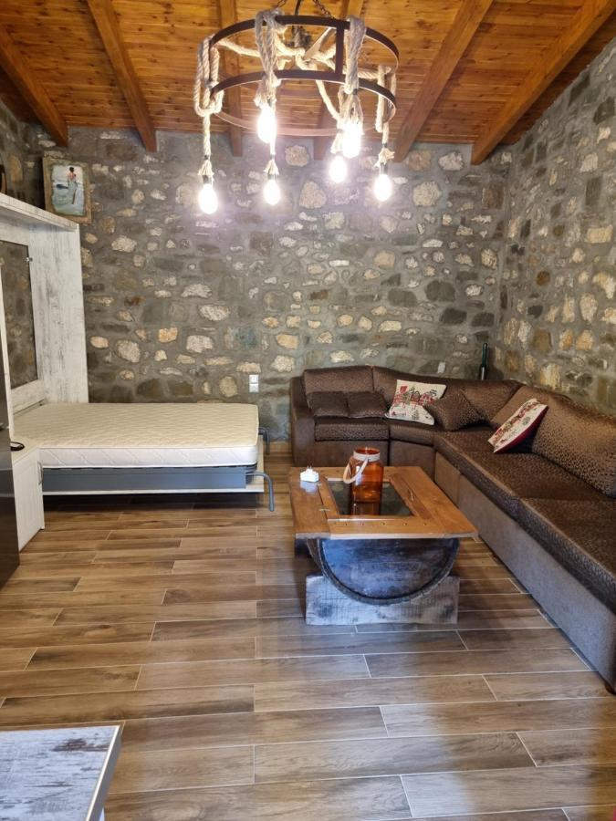 House With Big Garden And Barbeque In Nature Vourgareli Dış mekan fotoğraf