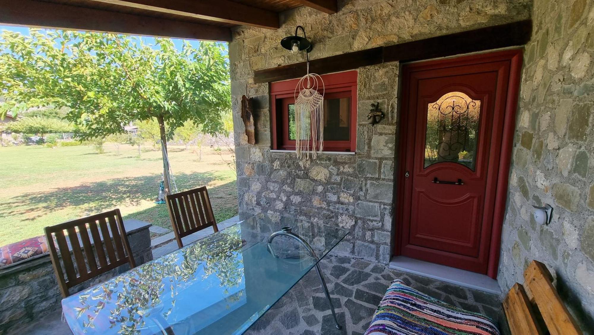 House With Big Garden And Barbeque In Nature Vourgareli Dış mekan fotoğraf